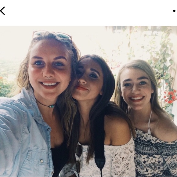 ⭐️5 FOR $25⭐️ LF lace crop top with bow back - Picture 6 of 6